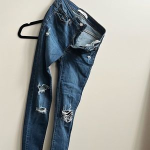 Women’s KanCan Size 4 US26 skinny fit Mid Rose Jeans